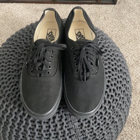 Men’s Vans - Picture 2 of 6